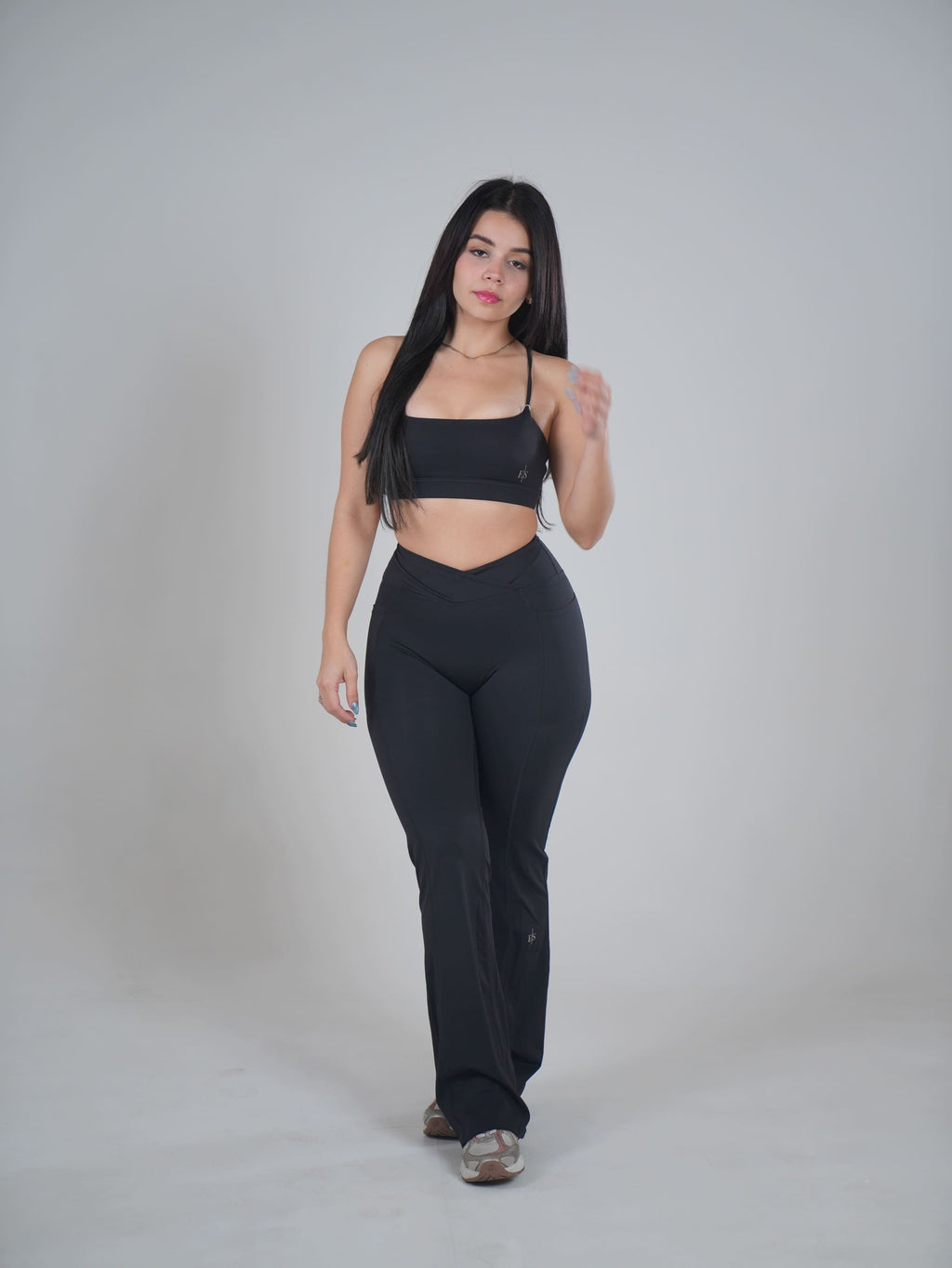 Sport bra y flared leggings.